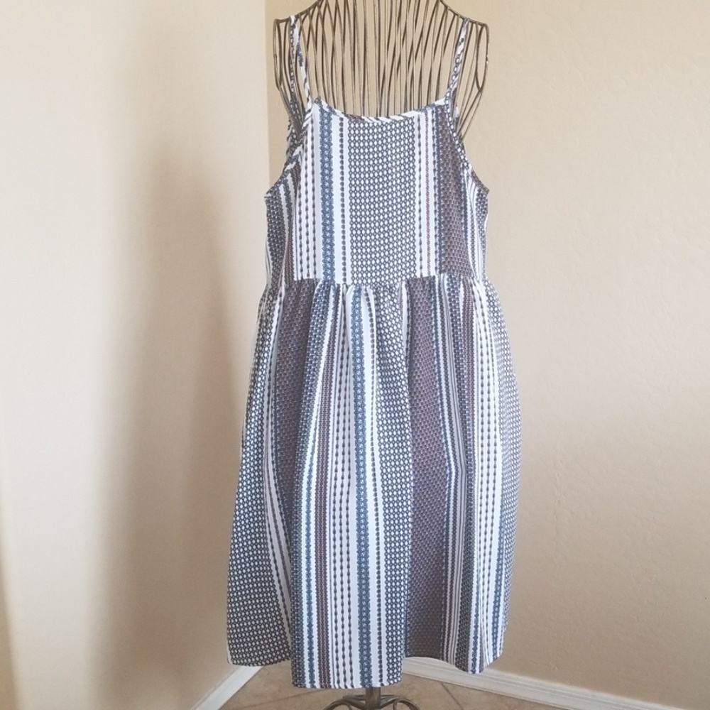 Dress - Picture 2 of 3